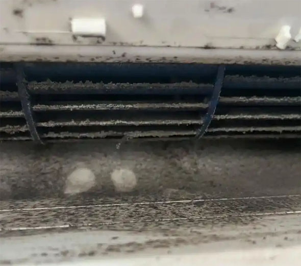 东宁空调吹的风有股烧焦味是怎么回事